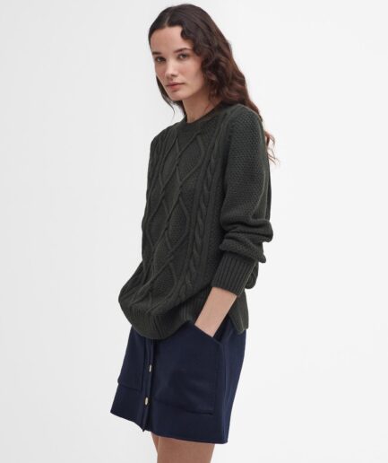 Barbour Burne Crew Sweater i Oliven - Tidsløs Stil